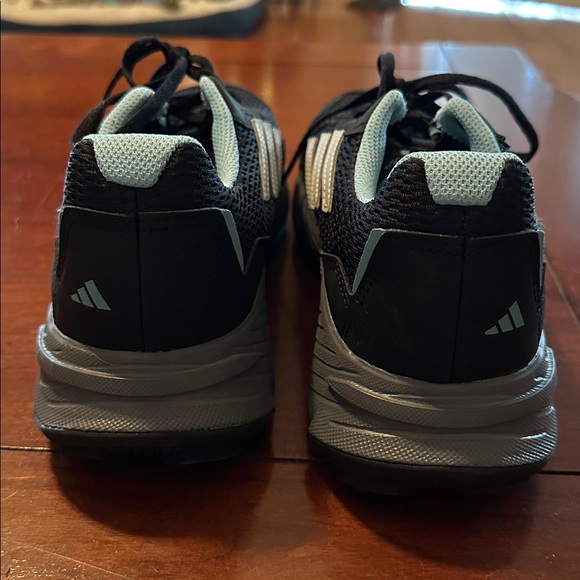 Size 8.5 Adidas Womens Black and light gray strip Sneakers - Picture 2 of 6